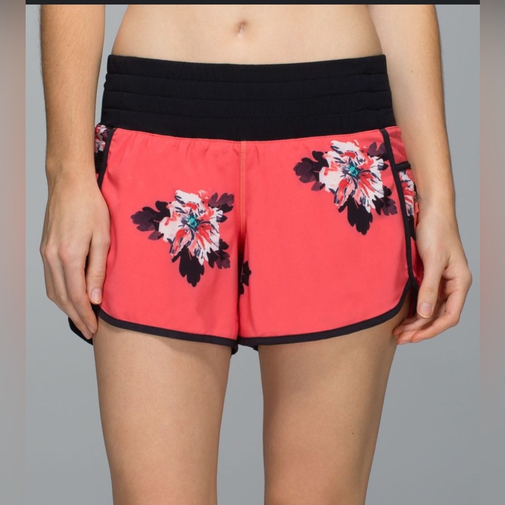 Lululemon Trqcker Short 2 way in Flower Parfait Pink Atomic Red color size 4